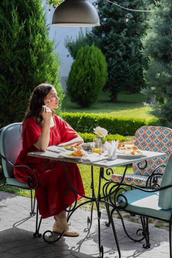 Hotel Garden Pristina Extérieur photo